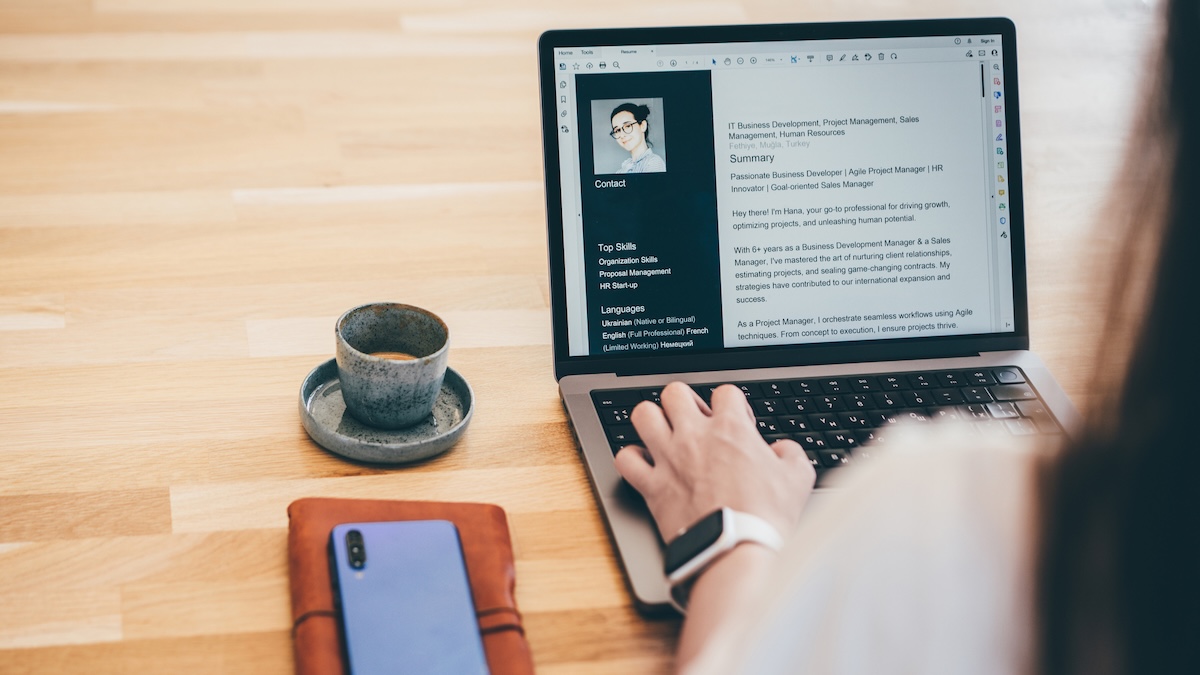 Screenshot of fake Coca-Cola Calendly page leading to simulated Google Chrome login window