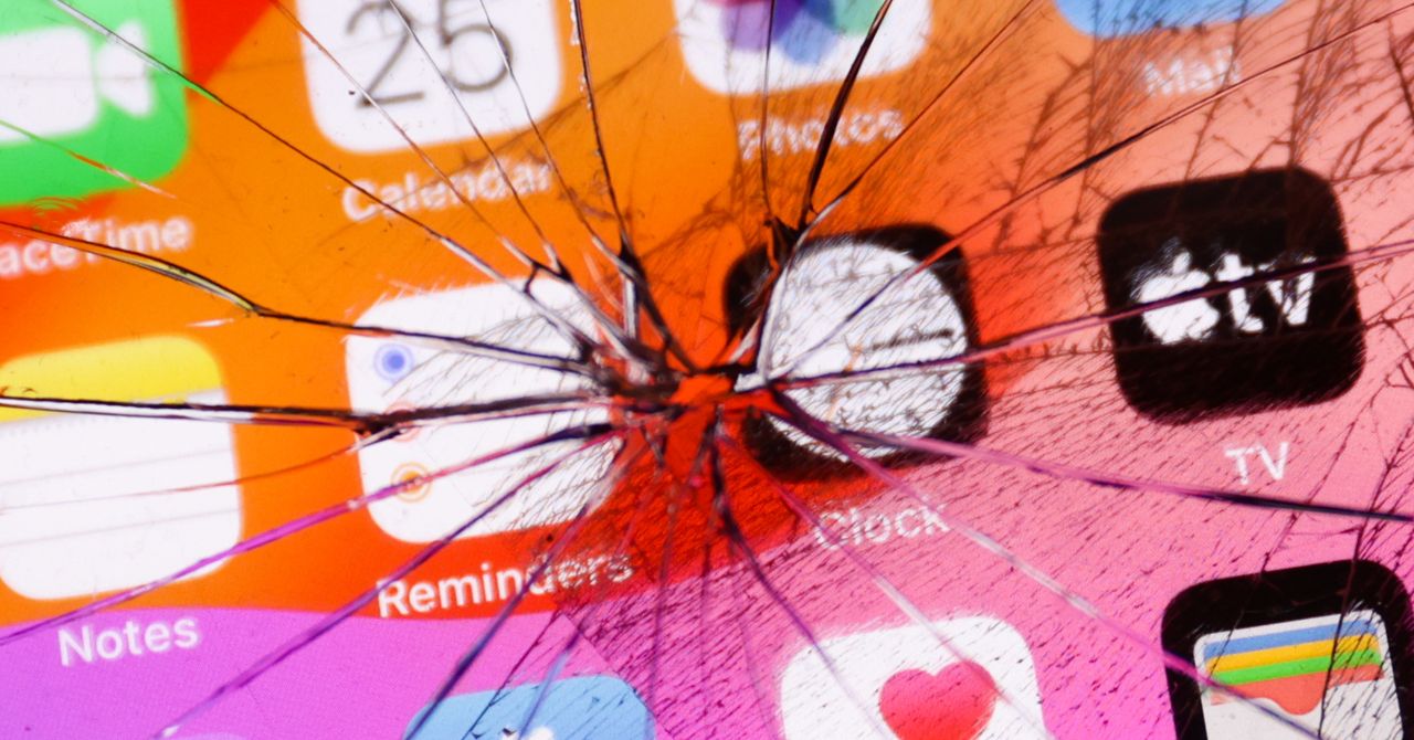 iPhone screen showing iOS security update notification with DarkSword warning